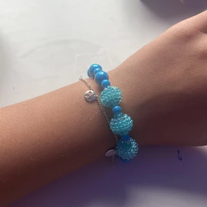 Fint blått armband 💙 - Fint armband nyskick 💕