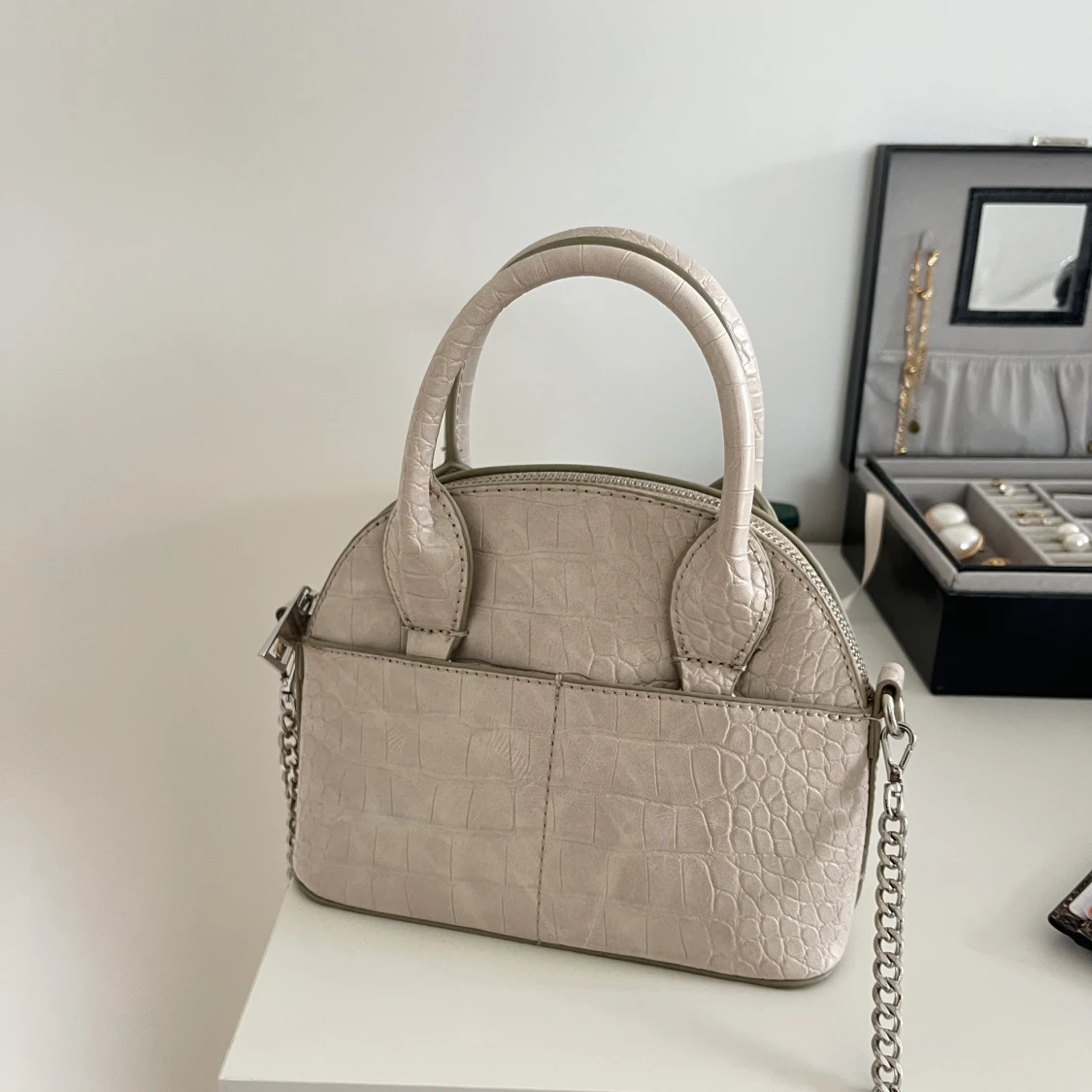 Beige axelremsväska från Zara - 90