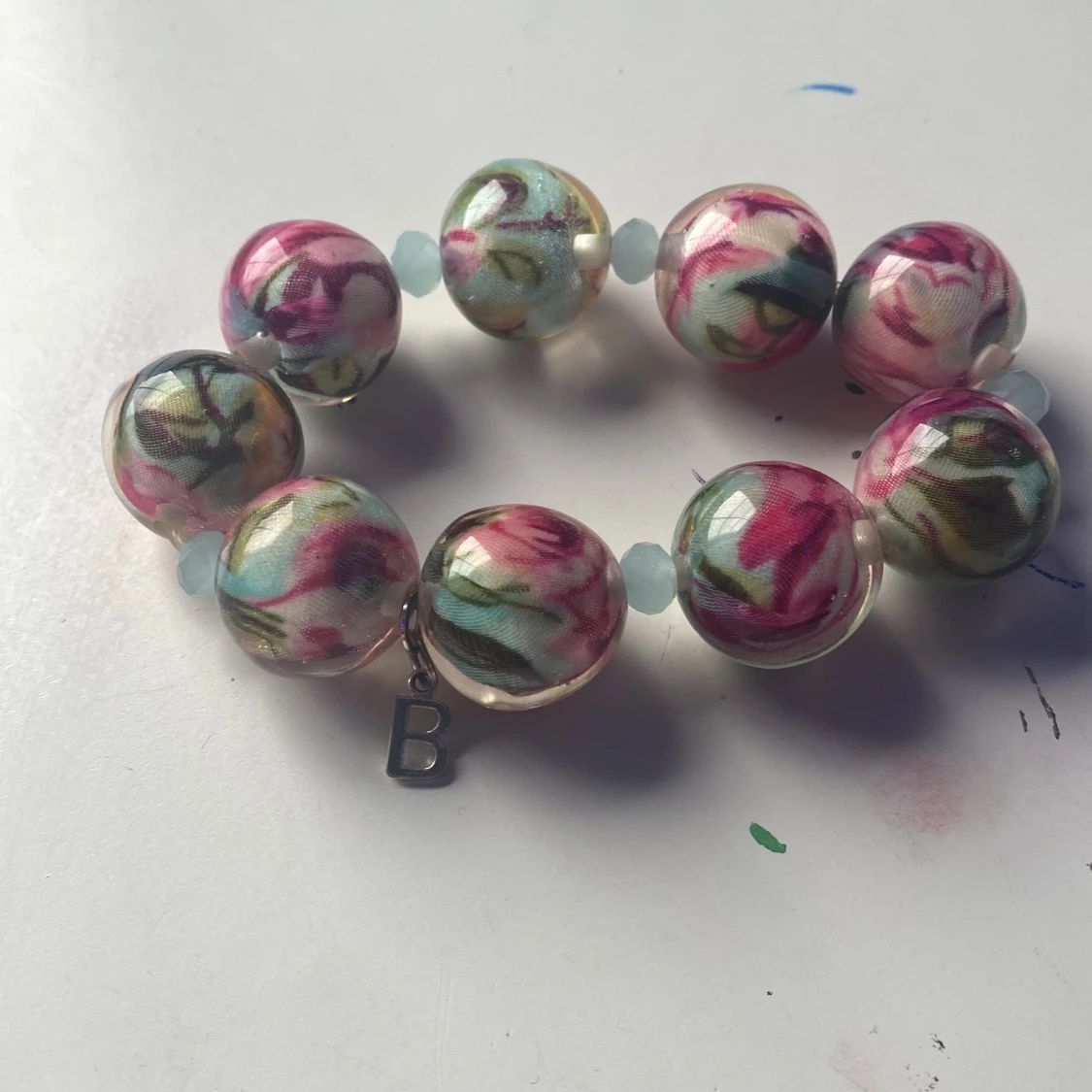 Coolt armband med ett B  - 90