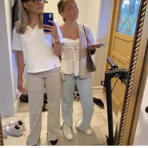 Så snygga gråa jeans från zara! Väldigt långa på mig som är 170 cm💞😍