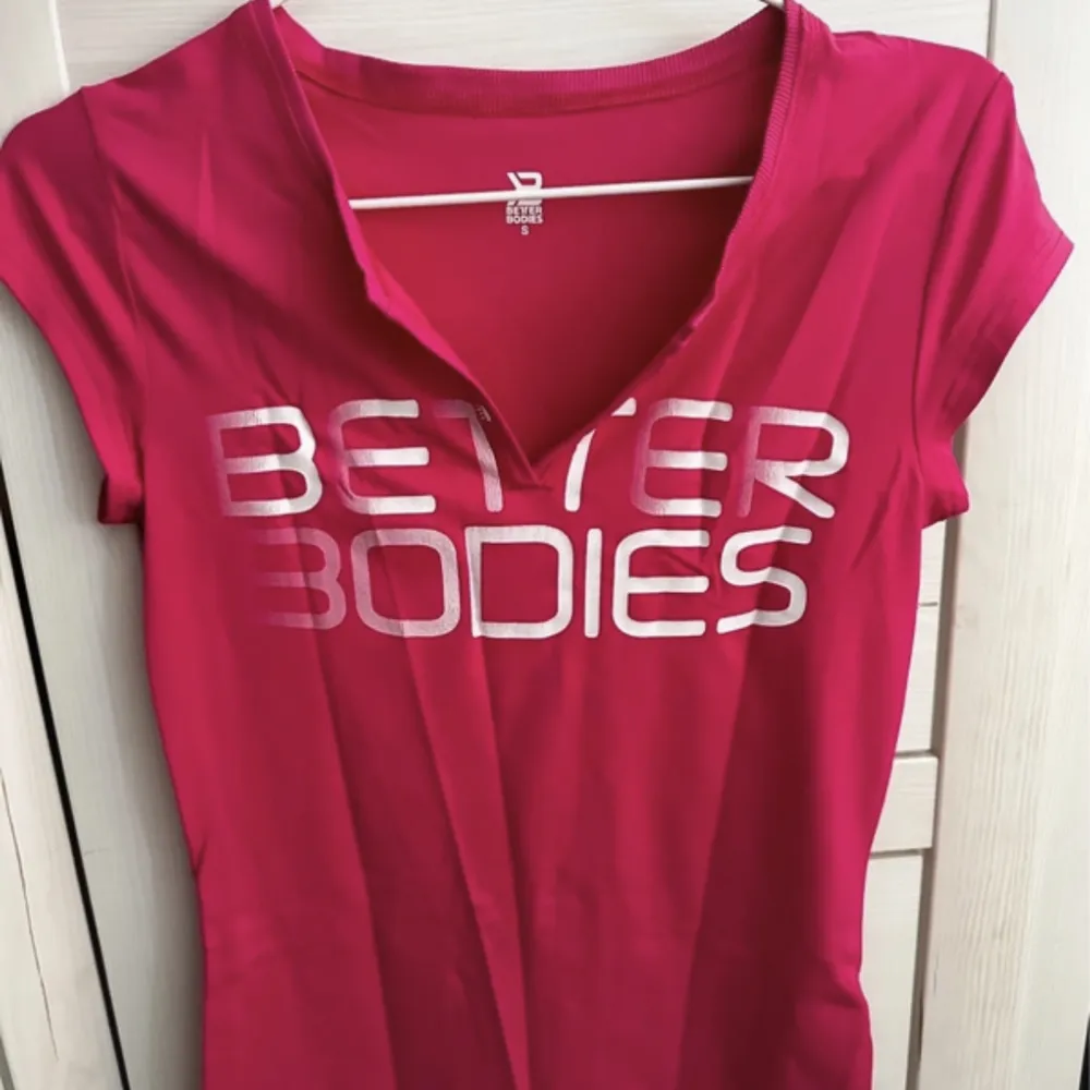 Better Bodies topp till salu, aldrig använd och super bra skick! Super fin färg. . T-shirts.