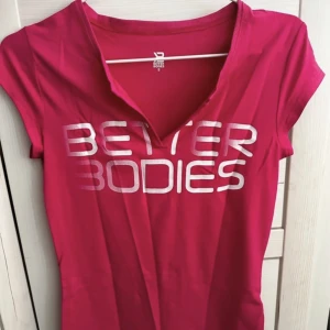 Better Bodies t shirt  - Better Bodies topp till salu, aldrig använd och super bra skick! Super fin färg. 