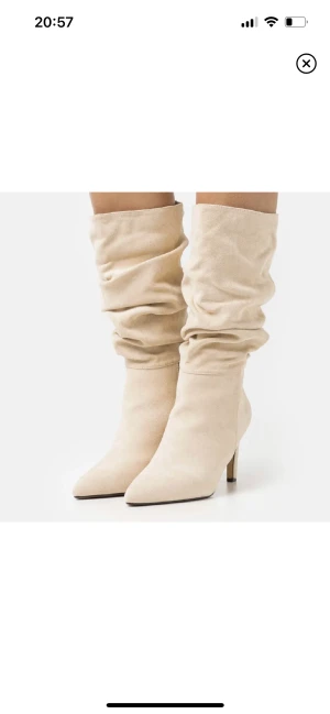 Stövlar med klack - De snyggaste skorna!! Super snygga stövlar som passar utmärkt nu i höst! Kan bäras till en snygg fest outfit eller på stan med en snygg kjol och tex tjocktröja eller skjorta? Väldigt bekväma och går att bära till Allt! 