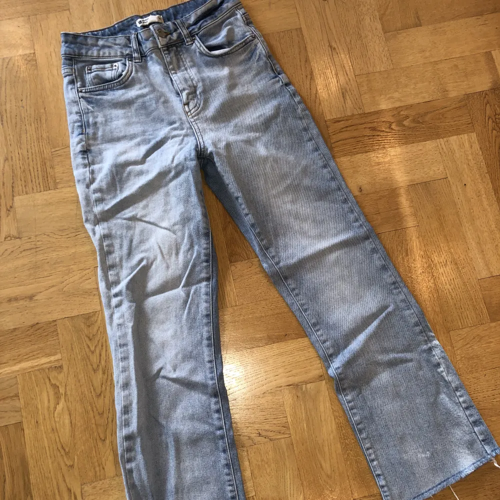 säljer dessa snygga jeans från Ginatricot! Skriv om intresserad 💙. Jeans & Byxor.