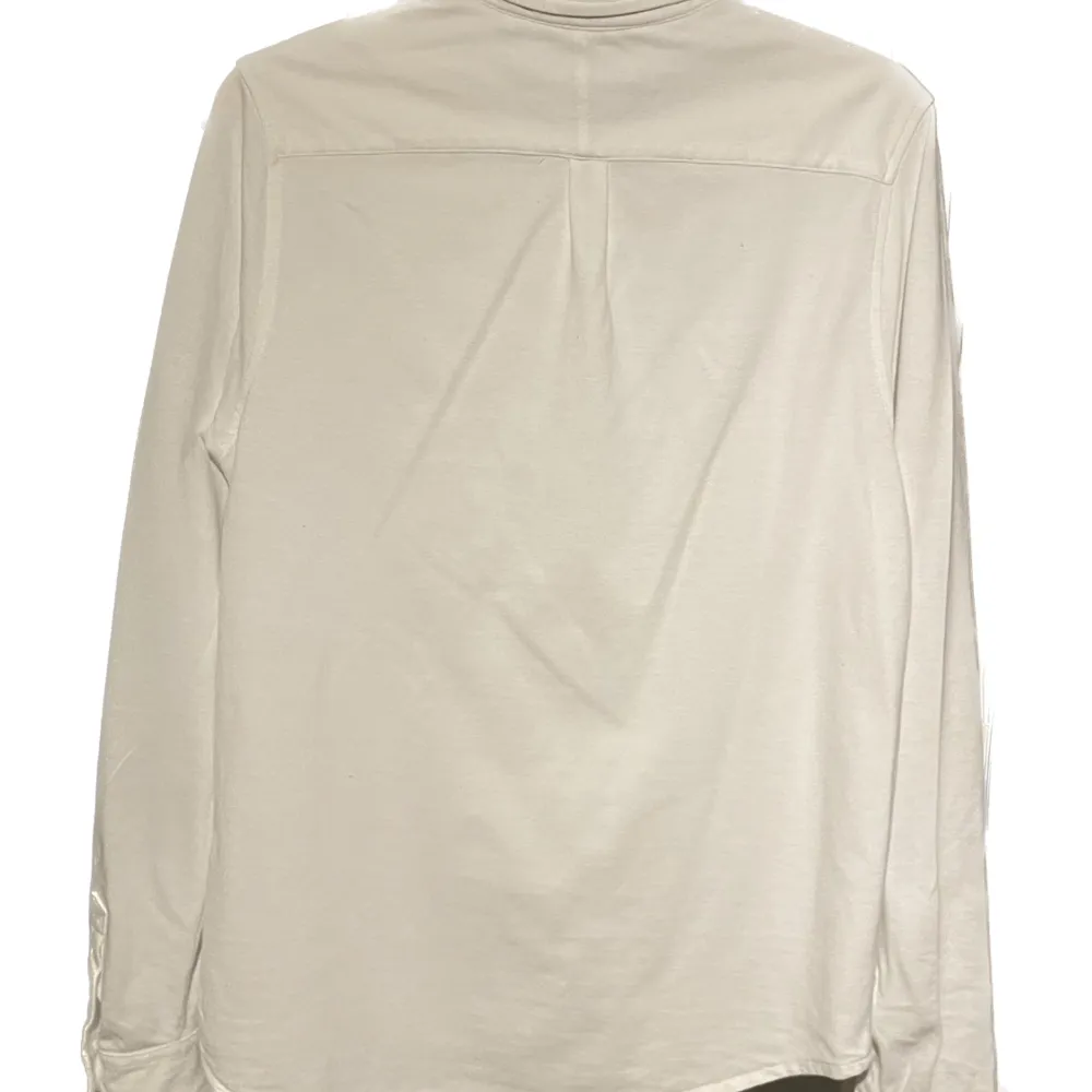 Skjorta från Polo Ralph Lauren | Storlek: S | Skicket på skjortan är väldigt bra och har inga defekter - Mitt pris är: 349 - Nypris: 1295kr. Skjortor.