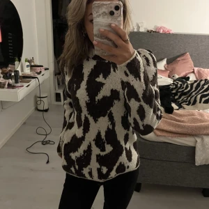 Stickad tröja - Superfin mönstrad stickad tröja!! Relativt tjockt material