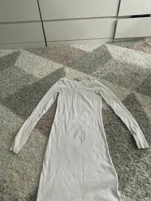 Jätte fin tajt klänning  - Jätte fin tajt klänning från lager 157 som används nån enstaka gång Jätte fin till vardag och fest Storlek S