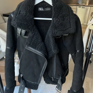 Jacka - Jacka från zara I super fint skick. 💞 köparen står för frakt