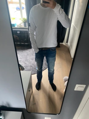 Calvin Klein Jeans tröja - Tja säljer för den aldrig används. Skick 10/10 använd 3 gånger och inga defekter. Skriv vid frågor. Ny pris runt 1000