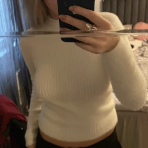 Zara tröja  - Stickad tröja från zara använd 1 gång🧡 