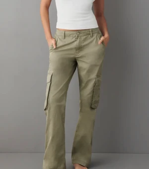 Low Waist Cargo Jeans - Supersnygga gröna cargo jeans med låg midja. Använda en gång då de inte passade mig. Nyskick!