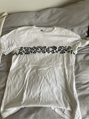 Keith harring t shirt - Keith harring t shirt, skick som ny. Storlek M. Pris 150kr. 