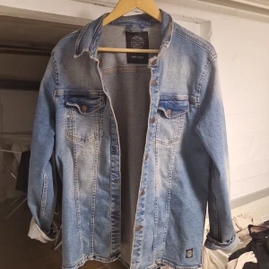 Tjockare jeans skjorta  - Helt ny jeans skjorta/jacka