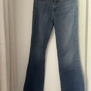 Levis jeans 💖 - Säljer dessa 715 bootcut jeans från Levis! Väl använda men fortfarande hela och rena💖 storlek 26