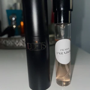 Prada Paradoxe 8 ml - Säljer denna travelsize flaskan av Prada Paradoxe köpt ifrån dofts.se. Har endast testad den och det är drygt 8ml i flaskan. Köpt för 219kr. Köparen står för frakten.