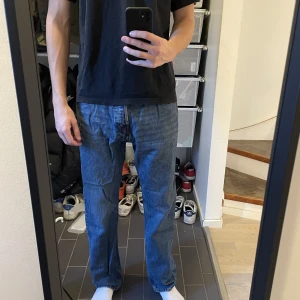 Weekday Jeans ”Space” - Fina jeans från weekday, väldigt fint skick Hör av dig om duar intresserad eller har frågor!