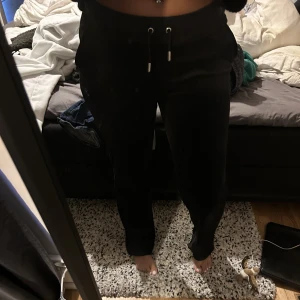 Juicy - Säljer mina juicy då de aldrig används. 