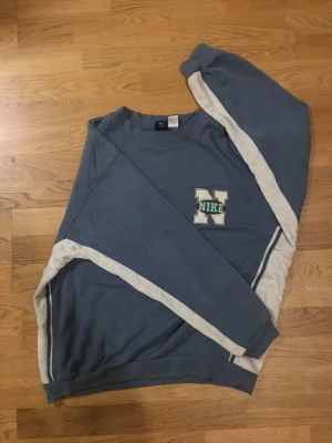 Vintage NIKE-tröja - Använder inte. Skriv om du har några frågor 💖
