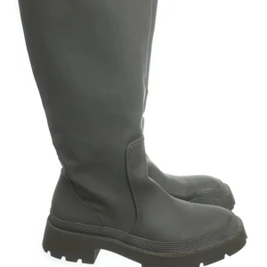 Zara stövlar  - Aldrig använda, prislapp sitter kvar. Säljs billigt