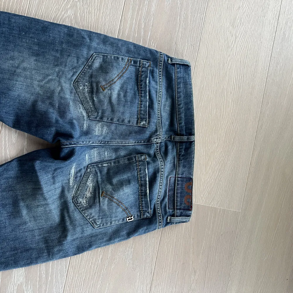 Säljer nu dem här dondup jeansen för jag inte använder dem längre, hör av er för frågor eller mer bilder. Jeans & Byxor.