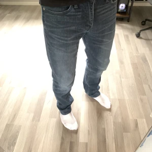 Levis jeans - Fina Levis jeans 514. storlek 30/32 lite små i storleken! Mörkare blå än vad man ser på bilden! (Smidig affär=lägre pris)