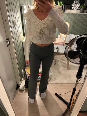 Zara kostymbyxor  - Säljer dessa SVINSNYGGA kostymbyxor från zara. Helt slutsålda. Knappt använda. Frakten ingår❤️