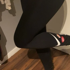 Nike träningsbyxor  - Använda få tal gånger, då dem är lite för små