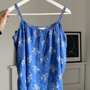 Blus/linne  - Ett fint linne/blus från hm  I storlek s 💕