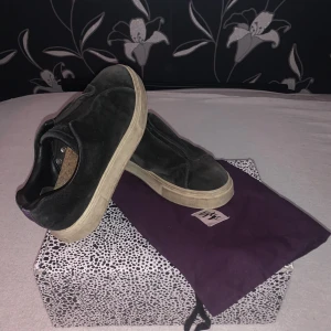 Eytys - Eytys, sköna dock lite sliten sula. Storlek 44 är som 43. Hör av dig vid intresse. Pris diskuterbart.