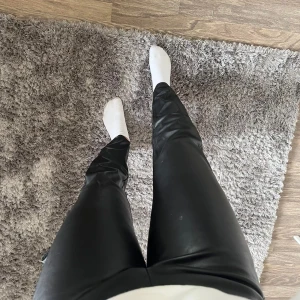 Skinnbyxor - Bekväma skinnbyxor, frakt tillkommer på 62kr🩷