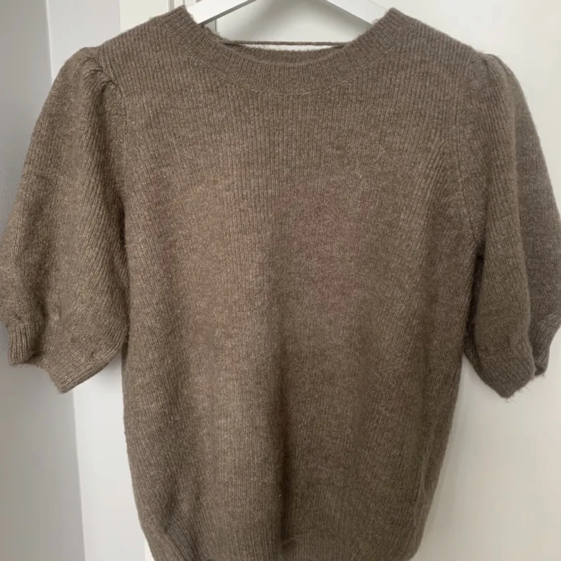 Brun stickad kortärmad!