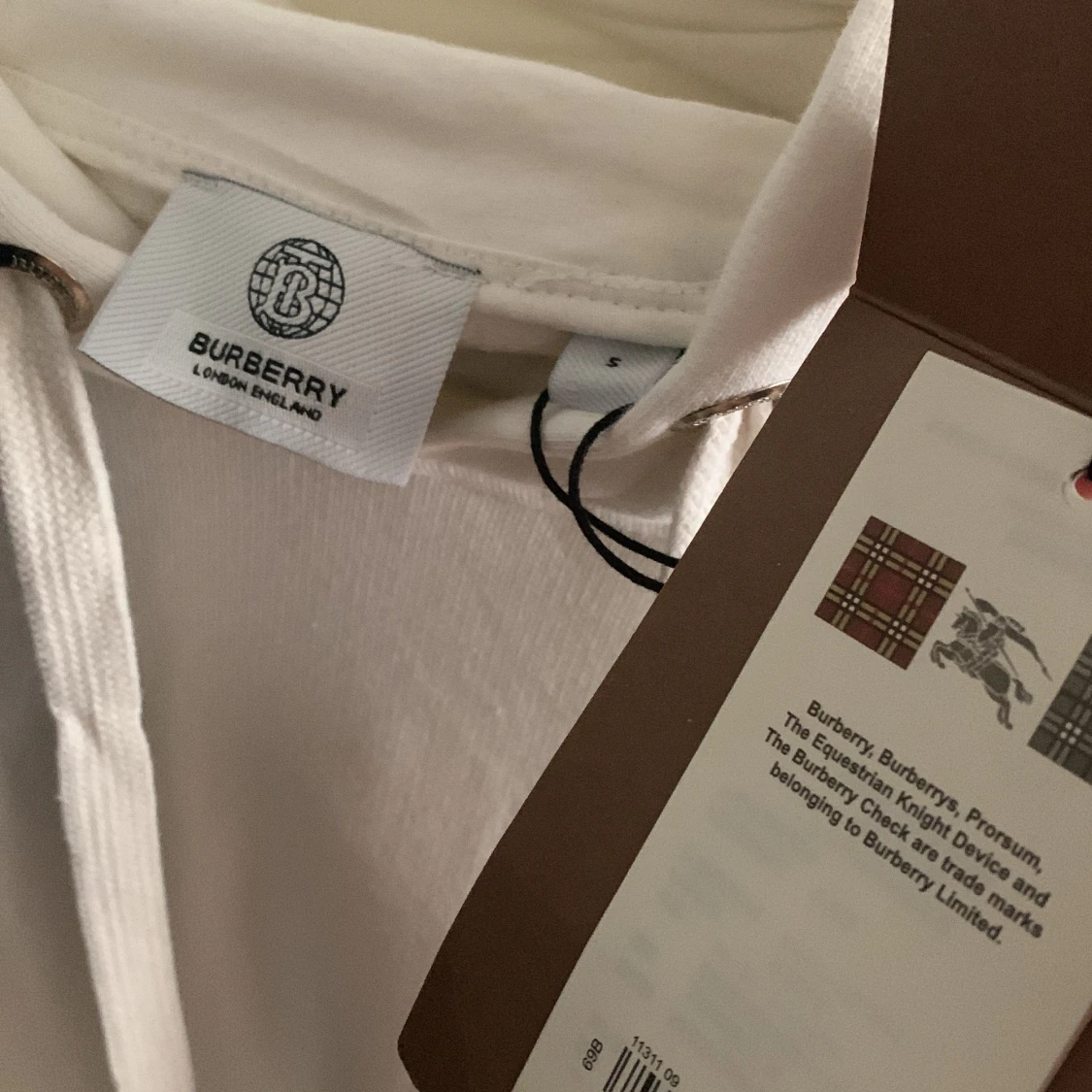 Vitt Burberry hoodie - 91