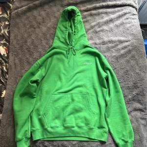 Skitfet hoodie från Last Resort! Skick: 10/10, har använts 2 gånger. Sitter TTS, Nypris: 1000kr