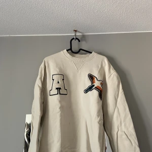 Axel Arigato Crewneck - Väldigt bra skick. För liten för mig.