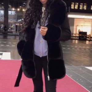 Kappa  - Säljer min kappa som jag köpte för 3000kr 🥰 På nyskick 💕💕