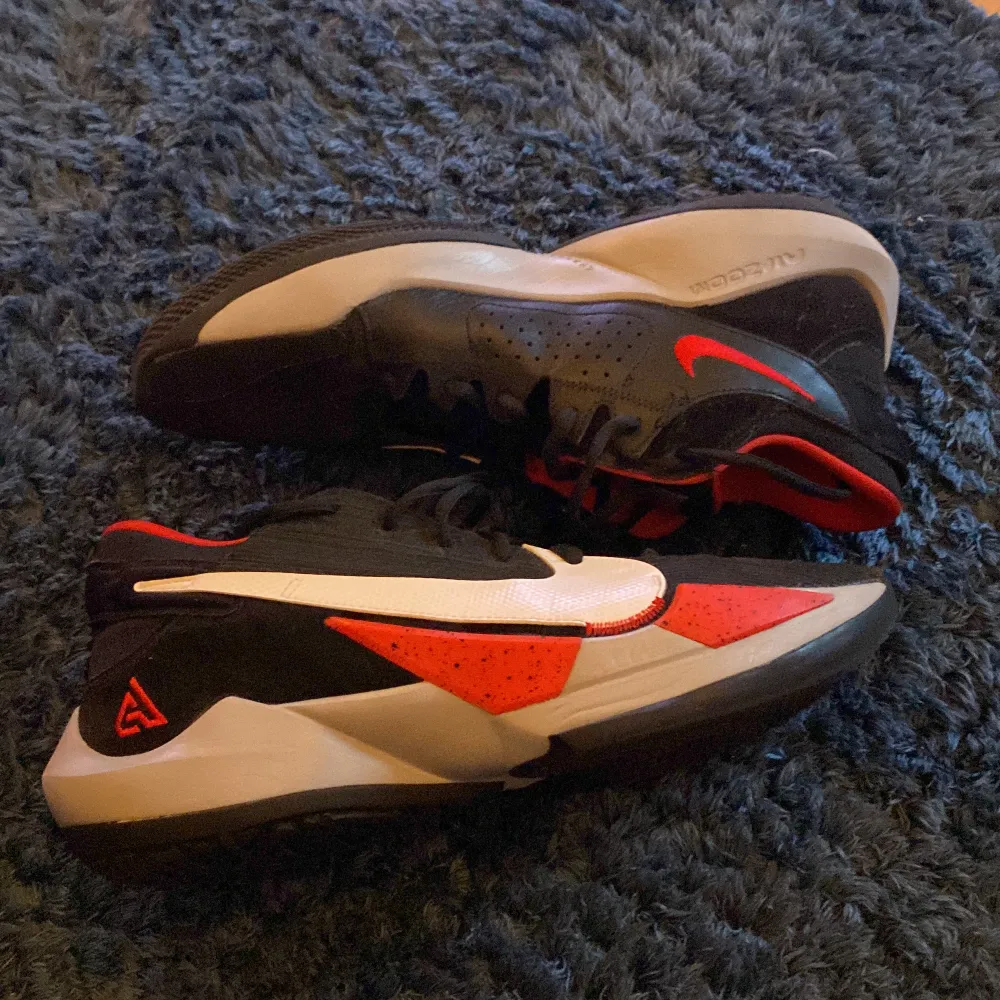 Basketball shoes (basket skor): Zoom freak 2 BRED Price Can be discussed. Skor.