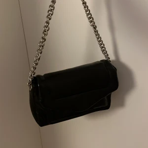 Handväska - Jättefin väska från Mango!  Paketpris vid fler köp av mig🩷