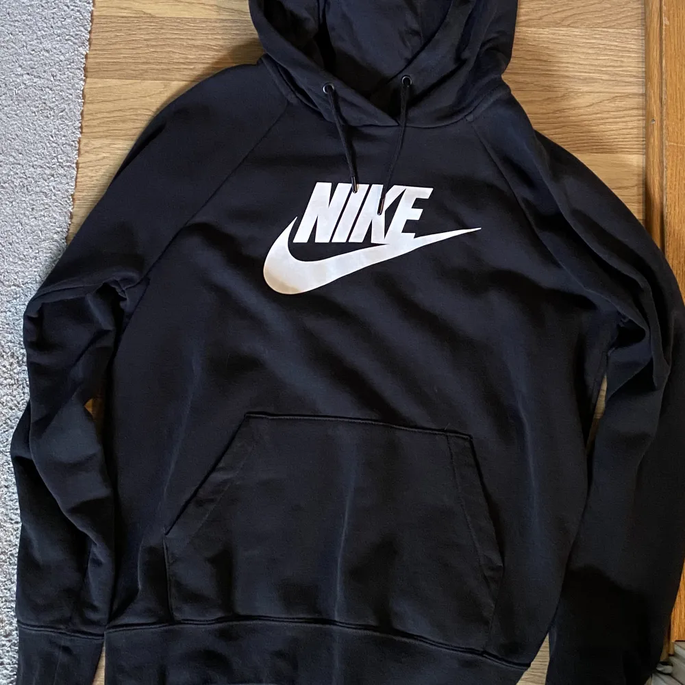 Skön hoodie från Nike!💗än när en del men bra kvalite och skick💗. Hoodies.