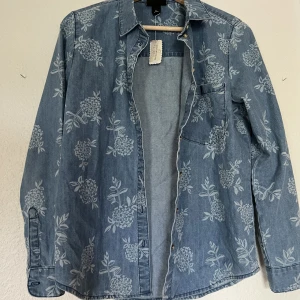 Skjorta - Mönstrad skjorta från monki