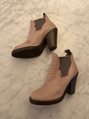 Acne Star Boots - Acne boots i fint skick, sparsamt använda. Storlek 38.
