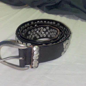 Nit skärp - Jätte snyggt nit skärp jag köpte på sellpy men tyvärr blivit för litet nu💕