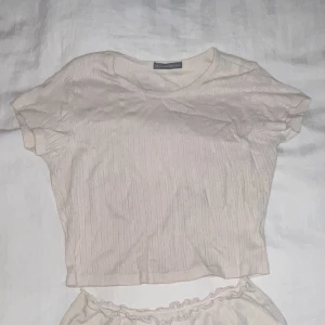 Pyjamas set/Brandy Melville - Jätte fint pyjamas set från brandy melville som är knaptt använt💕