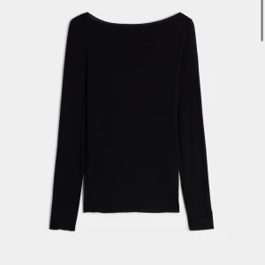 Intimissimi tröja - INTRESSEKOLL! På min trendiga intimissimi tröja i storlek M. På hemsidan kostar den 449kr och heter ”boat neck ultralight tröja i modalkashmir”. Den är i bra kvalitet 