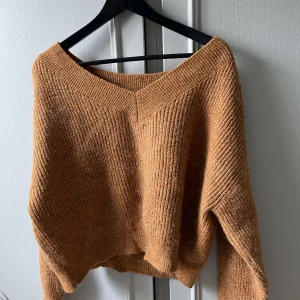 Stickad tröja - Fin stickad tröja från Gina Tricot, använd vid ett tillfälle! 🌻