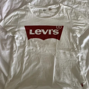 Levis T-shirt  - Levis T-shirt 
