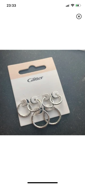 Silver örhängen - 3-pack örhängen i silver. Ass snygga o aldrig använda💕
