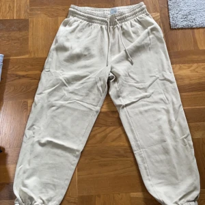 Mjukisbyxor - Mjukisbyxor från Hm i strl M Aldrig använda