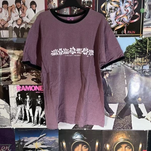 Vintage tröja - Ovanlig tröja! Aldrig sett nått liknande! Jätte jätte bra Cond! Dm vid frågor:)