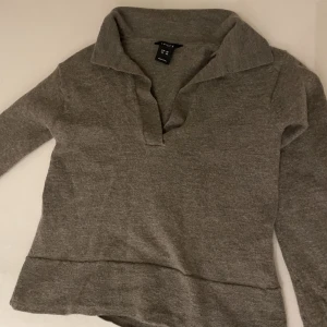 Tunt stickad tröja - Tunt stickad tröja från Lindex, använd fåtal gånger 💗💗
