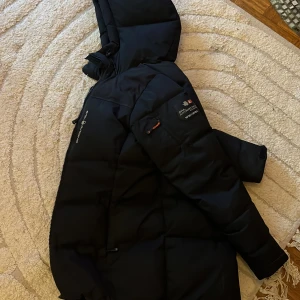 Sail racing jacka  - Använd lite under en vinter men är i väldigt bra skick. 